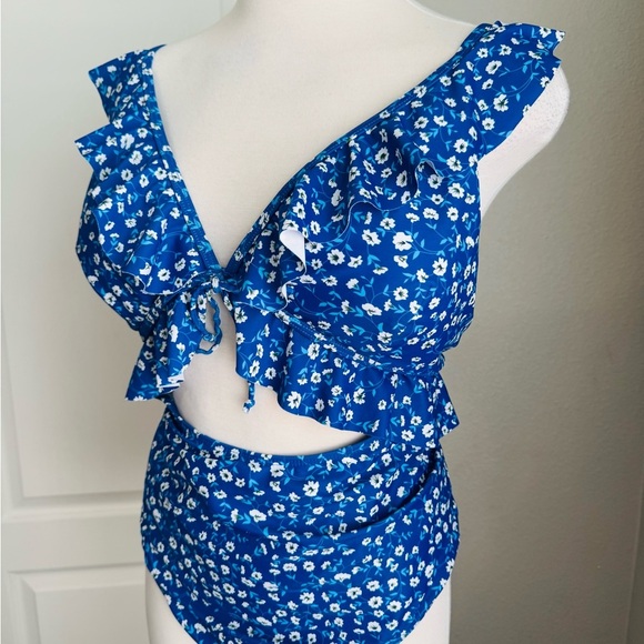 Blue Ditsy‎ Floral Print V Neck Plus Size One-Pieces 3XL(18) - Picture 4 of 12